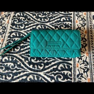 Vera Bradley smartphone wristlet
